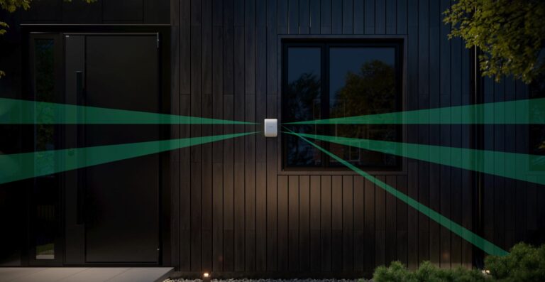 Détecteur périmétrique extérieur Ajax DualCurtain Outdoor en façade — Auratus Sécurité, Agen (47)